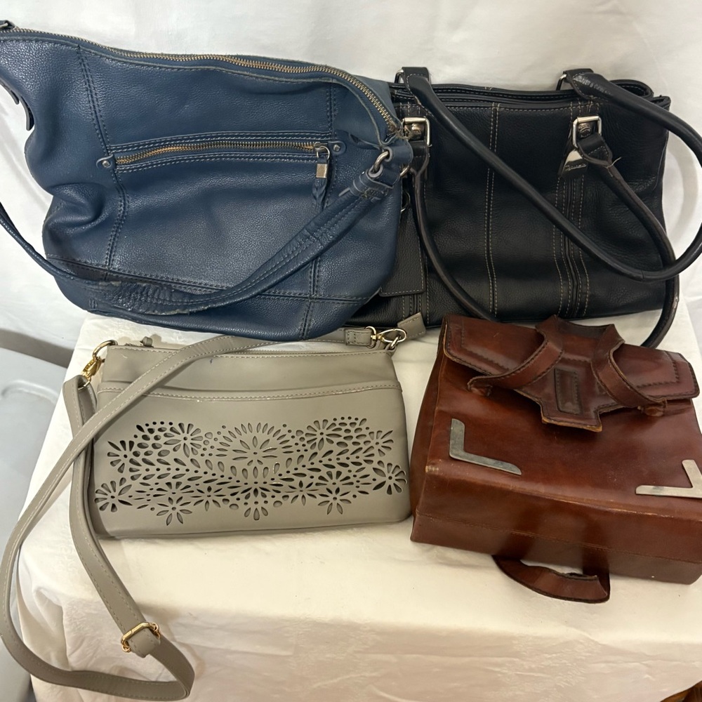 Lot of 4 ladies handbags. The Sak, Tigalino, Mark & Hall, unbranded.